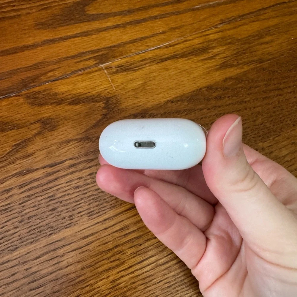Apple White Wireless Earbuds with Case